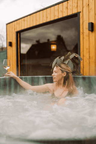 Beneficii hot tub - Relaxare totală a corpului